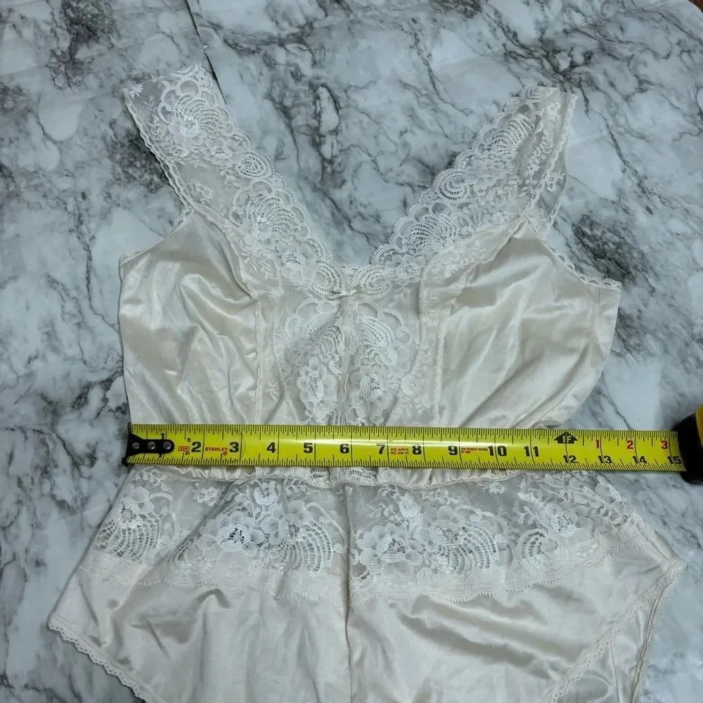 Playtex Limited Vintage White Cream Lace Detail Bodysuit snap crotch medium 90s